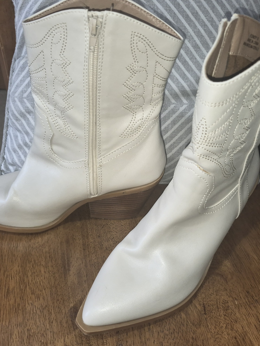 White Western-Style Midheel Ankle Boots